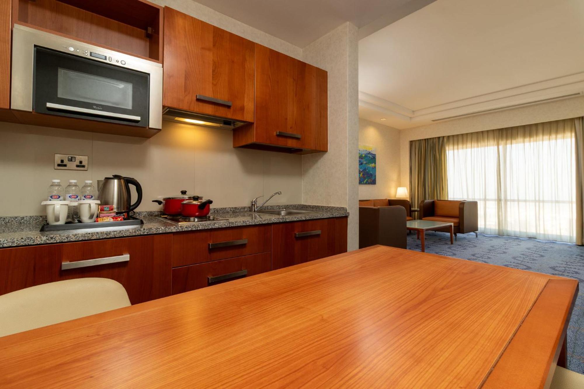 Holiday Inn Kuwait By Ihg Kuwait City Exterior foto